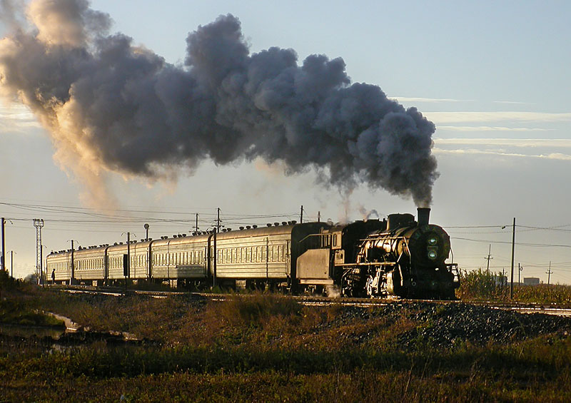 3 - SY 1767 departs Sanjiazi jct 1-10-04